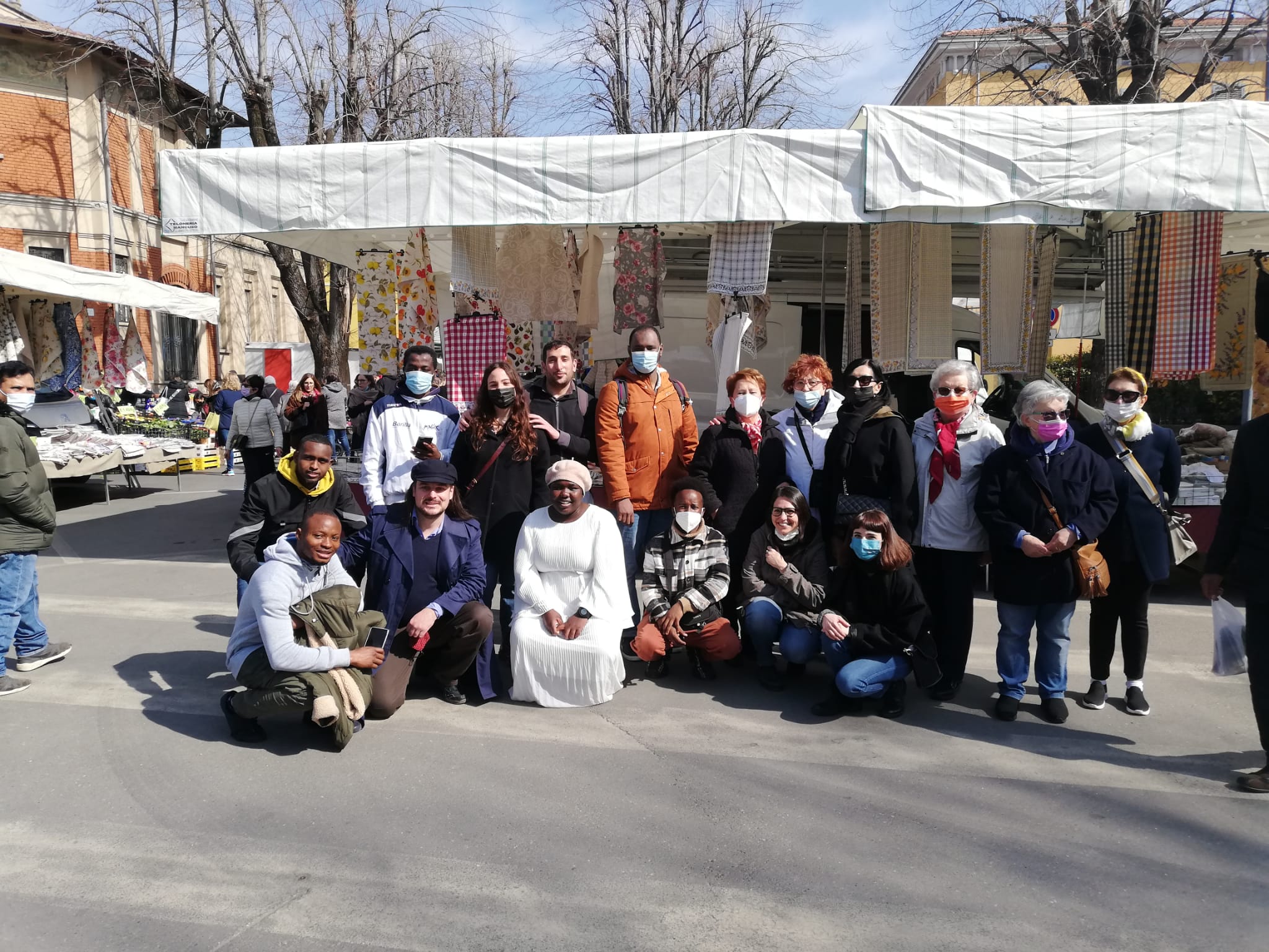 Metti un cantautore parmigiano con la chitarra e una giovane nigeriana con la passione del canto... FOTO E VIDEO
