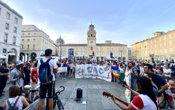 Musica, testimonianze, balli e canti in giro per la città: la Giornata mondiale del rifugiato a Parma - LE FOTO