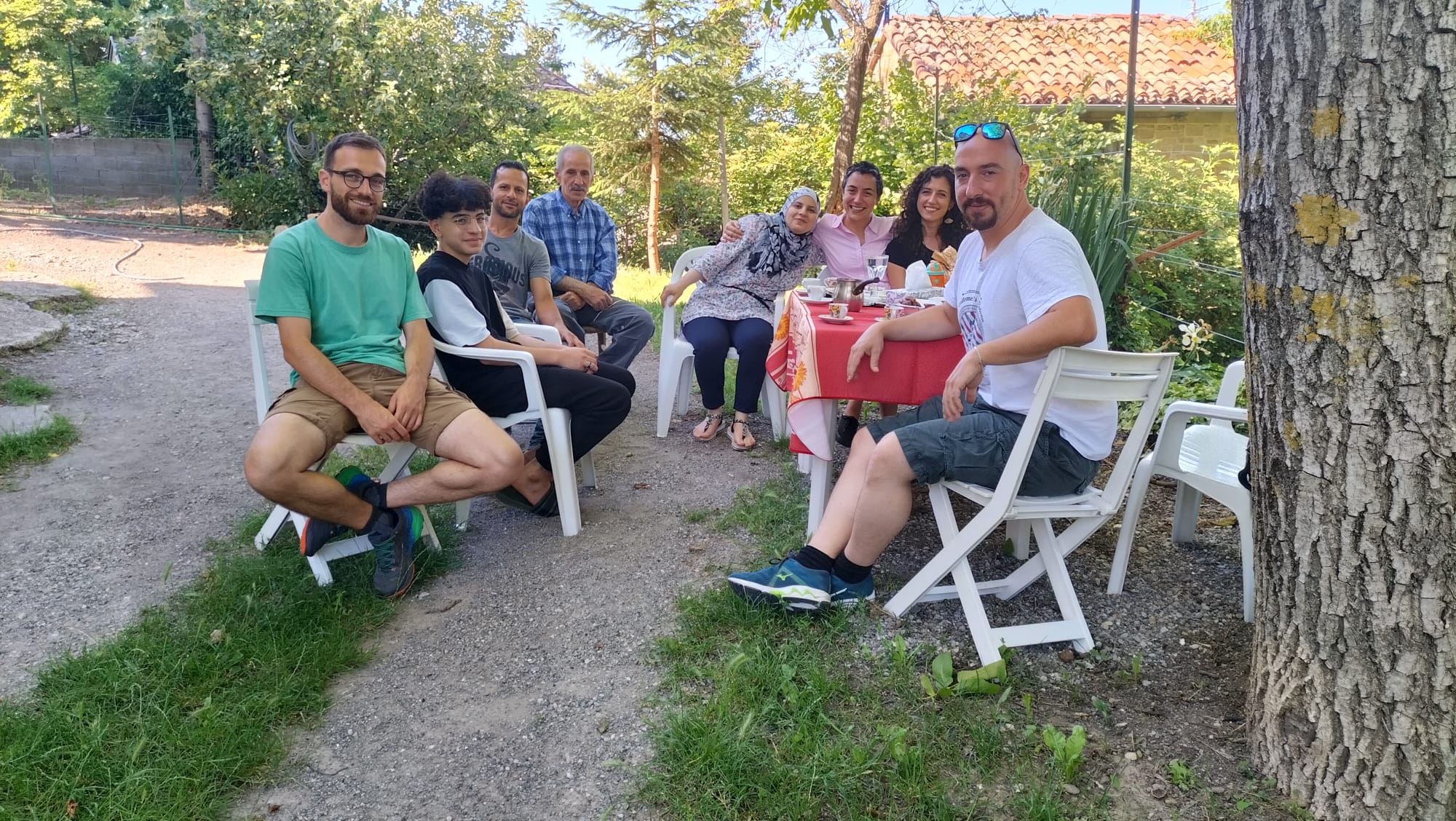 La famiglia ospitata a scurano con alcuni operatori di Ciac